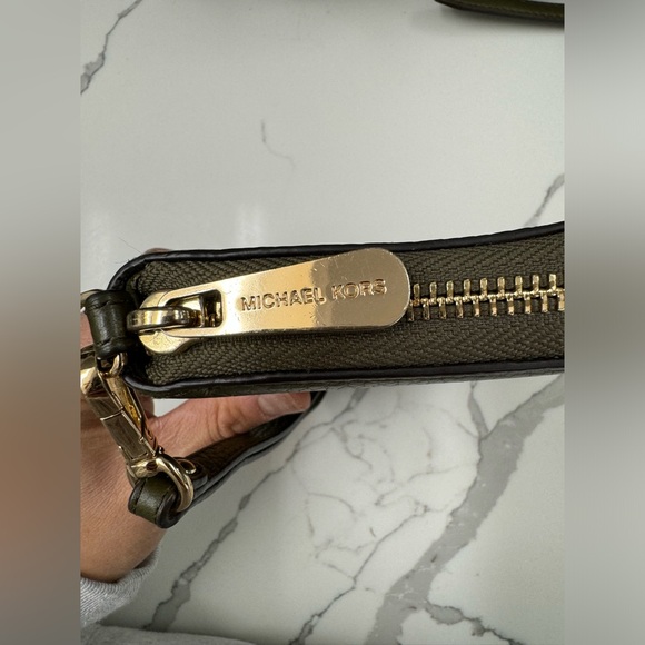 Michael Kors Savannah Satchel olive green leather bag with wallet/wristlet. Set - Picture 14 of 16